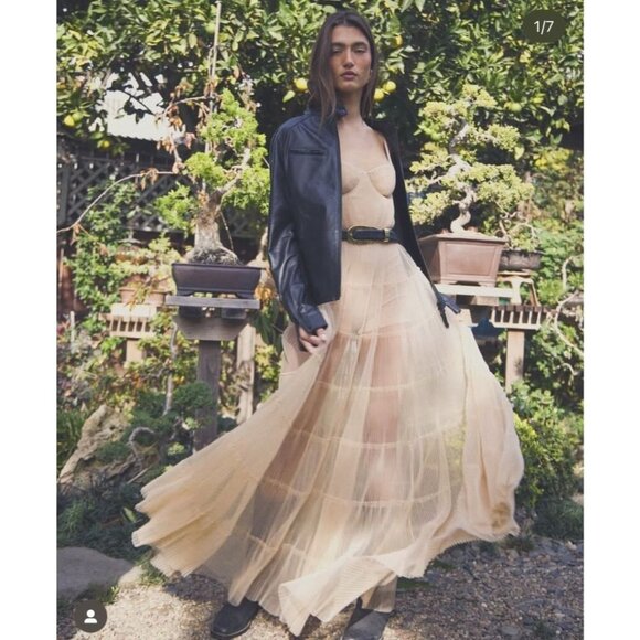 Alice + Olivia Deena Pleated Almond Maxi Dress With Hot Pant 10 NWT $660 - Picture 5 of 14